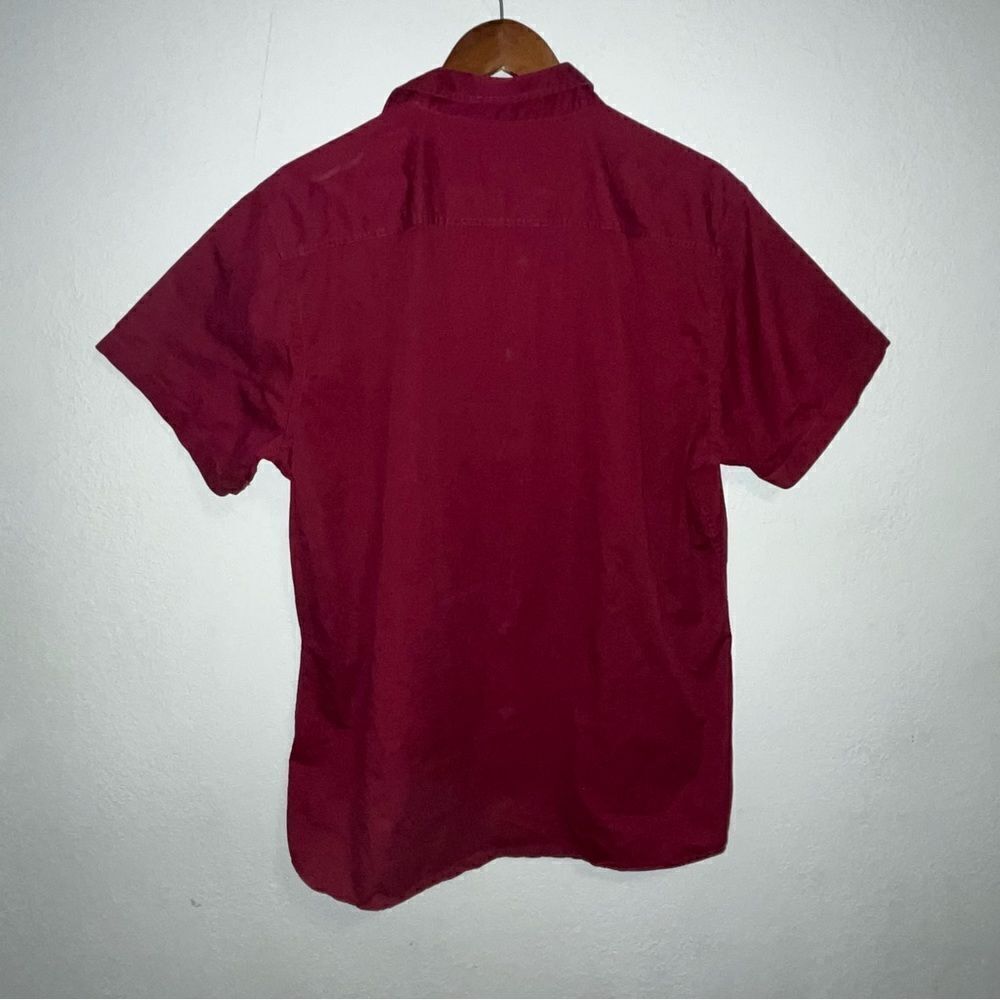 Manwan Men's Walk Burgundy Short Sleeve Button Down Shirt - Picture 5 of 9